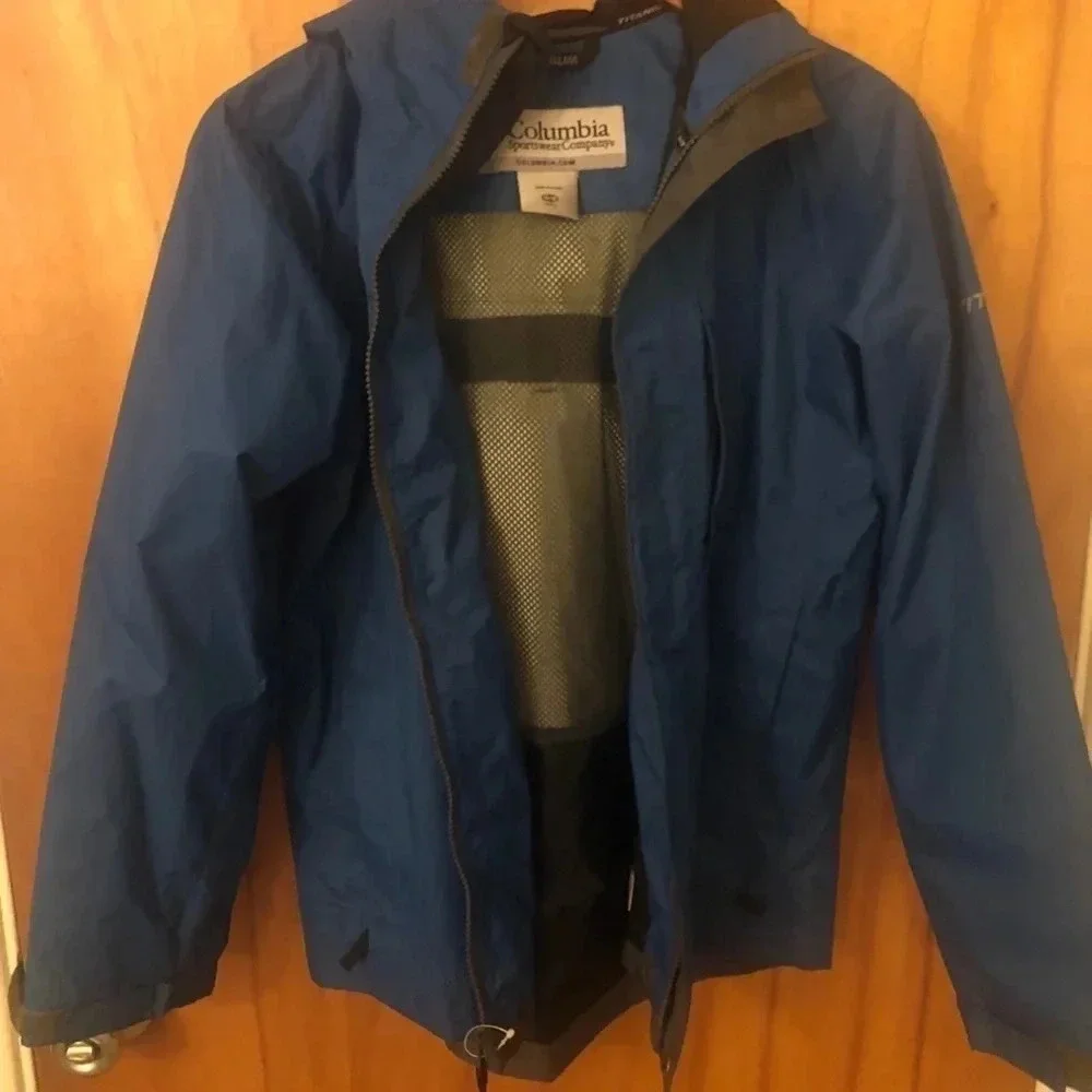Columbia blue Hooded jacket all weather wind breaker water repellent Gorpcore